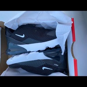 Kids NIKE AirMax 270 NEW IN BOX